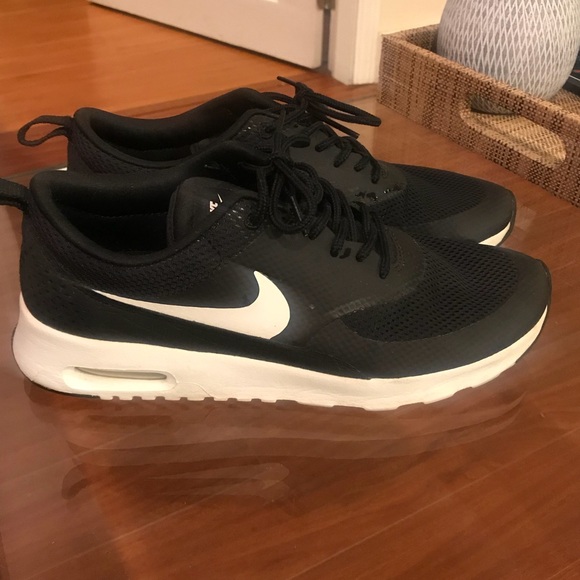 Nike Shoes - Nike Air Max Thea